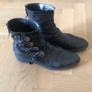 Stuart Weitzman short black leather boot